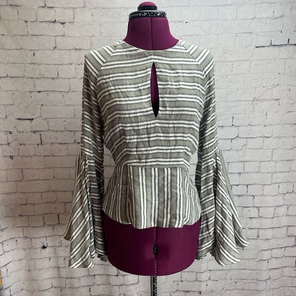 Karlie striped bell sleeve peplum blouse backless size medium - Picture 1 of 8